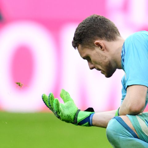 Torwart Christian Mathenia bei der 0:6-Niederlage in München: mit Würde untergehen.
