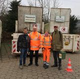 stern-Fotograf Jonas Wresch (ganz links) und Reporter Malte Herwig (rechts).