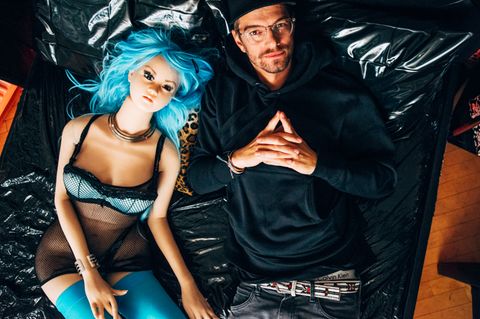 Das Bett im "Bizarr"-Raum ist mit Kunststoff bezogen. So ist es leicht waschbar (die Technik für die Reinigung der Puppen im Bordoll ist übrigens ein Betriebsgeheimnis). 