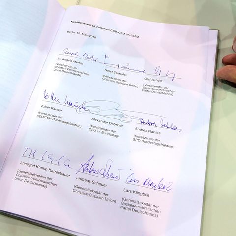 Der neue Koalitionsvertrag, unterschrieben von den Spitzen von SPD, CDU und CSU