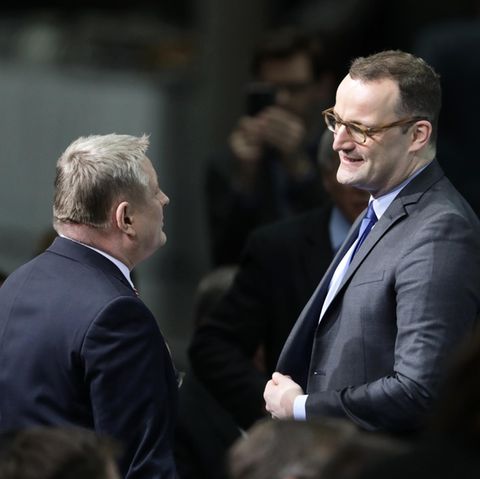 Jens Spahn hat mit seiner Äußerung, mit Hartz IV habe "jeder das, was er zum Leben braucht", Kritik auf sich gezogen