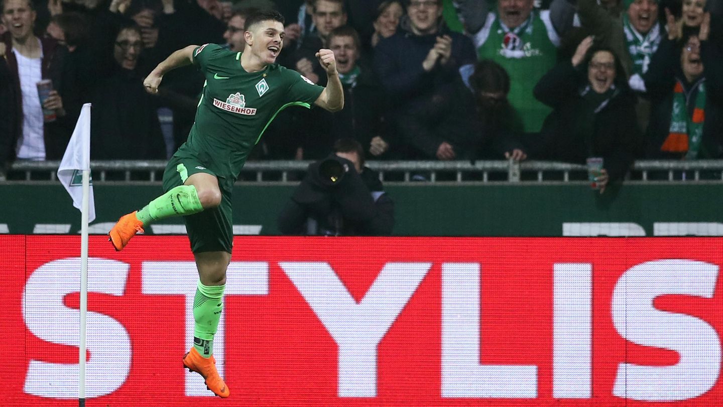 Werder Bremens Milot Rashica feiert das zweite Tor gegen den 1. FC Köln