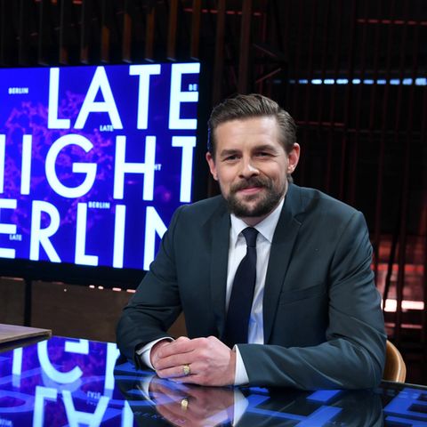 Klaas Heufer-Umflauf im Studio von Late Night Berlin