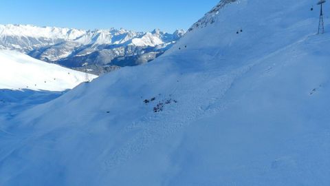 Verschneite Berge im Skigebiet Serfaus in Tirol
