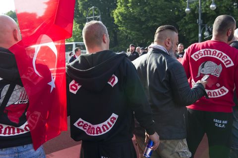Die Rockergruppe Osmanen Germania BC auf einer Demo