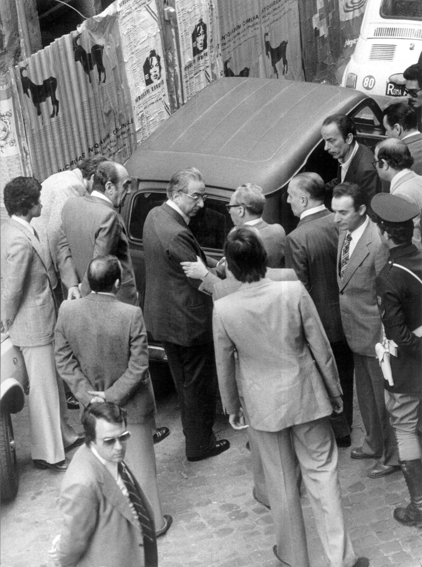 In der via Caetani im Herzen Roms wird ein roter Renault gefunden, im Kofferraum die Leiche Aldo Moros.