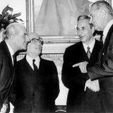 Aldo Moro, hier Zweiter von rechts, hatte in seiner politischen Laufbahn mehrere hohe Regierungsämter inne.