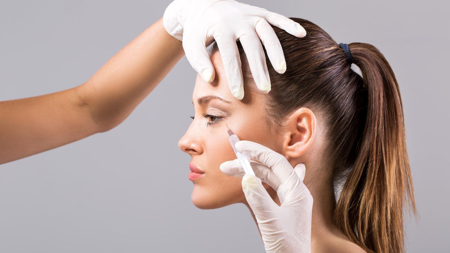 Botulinumtoxin - kurz Botox - wird zur Behandlung von Falten eingesetzt