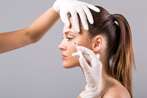 Botulinumtoxin - kurz Botox - wird zur Behandlung von Falten eingesetzt
