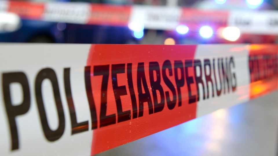 In Flensburg ist ein 18-Jähriger festgenommen worden, der im Verdacht steht eine 17-Jährige erstochen zu haben