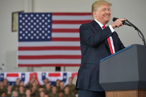 Nachdem er Rex Tillerson entlassen hatte, besuchte Donald Trump die Marine Corps Air Station Miramar in San Diego