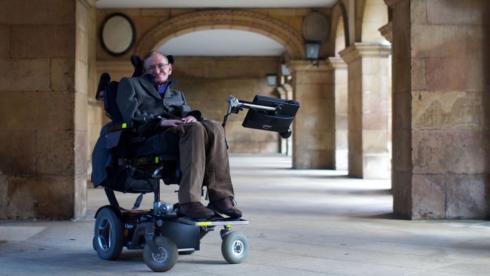 "Ich bin der Archetypus eines behinderten Genies." Stephen Hawking auf einem Foto von 2013 "Ich bin der Archetypus eines behinderten Genies." Stephen Hawking auf einem Foto von 2013