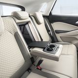 Sobald man die Lehnen der geteilten Rücksitzbank nach vorne schnellen lässt, entsteht ein ebener Ladeboden