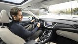 Der Opel Grandland X Ultimate 2.0 Liter Diesel lässt eine leichte Antrittsschwäche durchblitzen