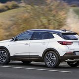 Der Opel Grandland X Ultimate 2.0 Diesel ist 214 km/h schnell