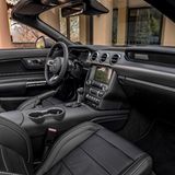 Ausreichend Platz für zwei im Ford Mustang 5.0 V8 GT Cabriolet