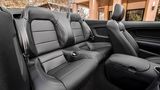 Die Rückbank im Ford Mustang 5.0 V8 GT Cabriolet taugt allenfalls zur Gepäckablage