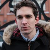 26. März 2017: Alec Luhn, ein Amerikaner, wurde während einer Protestkundgebung festgenommen, weil er laut der Polizei Parolen auf Russisch geschrien hatte. Ihm wurde vorgeworfen, die Durchführung der Massenveranstaltung gestört zu haben. Seine Akkreditierung als Journalist des britischen "Guardian" half ihm nicht. Nur nachdem die Redaktion an das russische Außenministerium appelliert hatte, wurde er freigelassen. Ein Gericht befand ihn schließlich für unschuldig. Damit ist Luhn bislang ein Einzelfall.