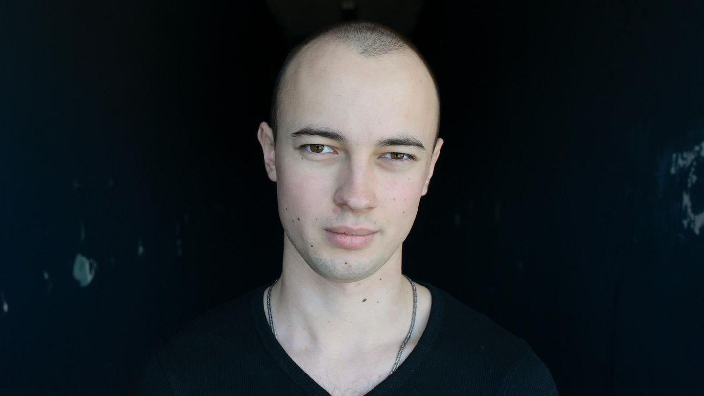 12. Juni 2017: Antonij Pawlow kam auf die Einladung eines Freundes nach Moskau. Der Tourist aus Tuapse, einer Kleinstadt im Süden Russlands, erkundete gerade die Hauptstadt, als er festgenommen wurde. Der Vorwurf: Er habe an einer Kundgebung auf dem Roten Platz teilgenommen und somit die öffentliche Ordnung gestört. Zu seinem Gerichtstermin erschien er nicht. Über seine Strafe ist nichts bekannt.
