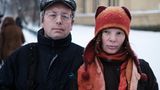 24. Februar 2014: Die Eheleute Asya Aksenova und Andrej Yaschin wurden festgenommen, nachdem sie an Protesten im Zentrum Moskaus teilgenommen hatten. Laut dem Polizeibericht wurden die beiden vor dem Haus mit der Nummer 10 in der Bolshoi Tatarskaja Straße verhaftet, weil Aksenova "Freiheit" geschrien hätte. Doch ein Haus mit der Nummer 10 gibt es in dieser Straße nicht. Die Anklage wurde fallen gelassen. 