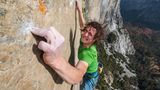 Fingerübung  Adam Ondra in der Schlüsselstelle der "Dawn Wall" 11. Grad, Yosemite. Der 25 Jährige Tscheche ist ein Ausnahmekletterer. Bereits mit 13 gehörte er zur Weltspitze. 