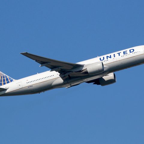 Aufsteigendes Flugzeug der United Airlines