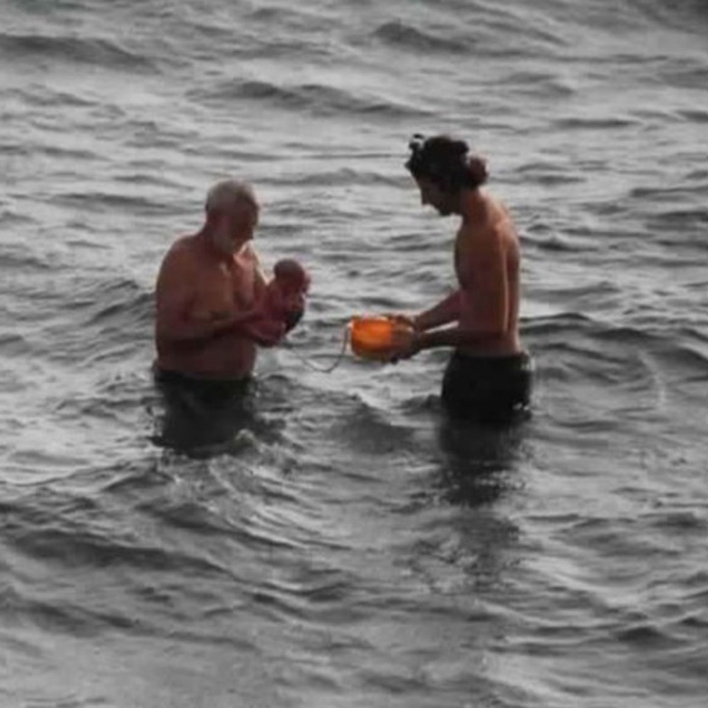 Wassergeburt Ganz Naturlich Russische Touristin Bringt Baby Im Roten Meer Zur Welt Stern De
