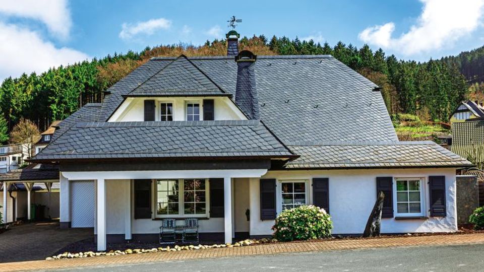 Villa auf dem Lande, 213 Quadratmeter  Lage: Sundern-Endorf, mitten im Sauerland, 30 Kilometer bis Iserlohn  Objekt: frei stehendes Einfamilienhaus, 5 Zimmer, Baujahr 1992, Grundstück 576 Quadratmeter  Preis: 334.000 Euro  Besonderheiten: Carport, Wintergarten, offener Kamin