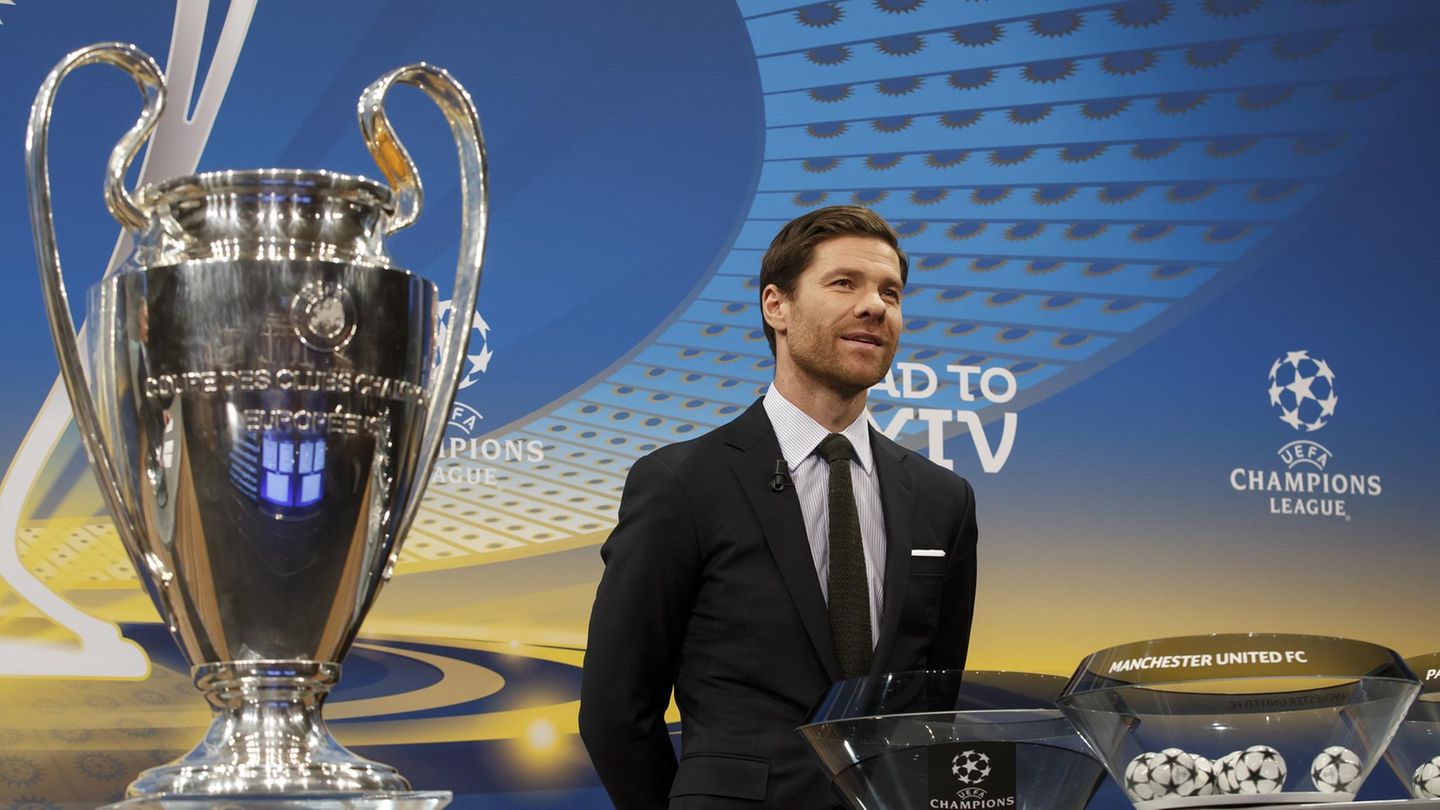 Xabi Alonso bei der Auslosung des CL-Achtelfinales