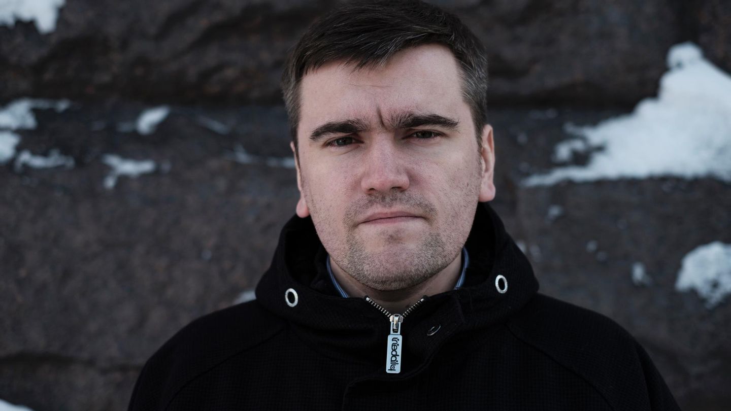 Proteste: 28. April 2013: Fast ein Jahr nachdem Alexej Gaskarow wegen des Verdachts auf Teilnahme an Massenunruhen und der Gewalt gegen Polizeibeamte festgenommen wurde, verurteilte man den Oppositionelle zu dreieinhalb Jahren Haft. Eine frühzeitige Entlassung wurde abgelehnt. Das Argument: Gaskarow habe den Tagesplan im Gefängnis nicht eingehalten und habe einen Mitarbeiter der Anstalt nicht gegrüßt. 28. April 2013: Fast ein Jahr nachdem Alexej Gaskarow wegen des Verdachts auf Teilnahme an Massenunruhen und der Gewalt gegen Polizeibeamte festgenommen wurde, verurteilte man den Oppositionelle zu dreieinhalb Jahren Haft. Eine frühzeitige Entlassung wurde abgelehnt. Das Argument: Gaskarow habe den Tagesplan im Gefängnis nicht eingehalten und habe einen Mitarbeiter der Anstalt nicht gegrüßt.