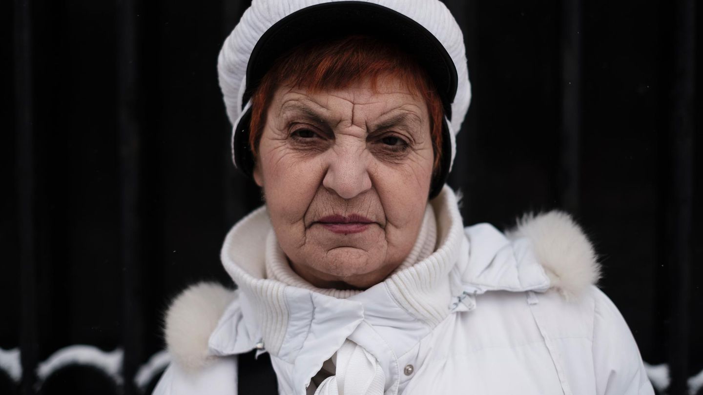 6. Mai 2012: Die Rentnerin Turan Varzhabtjan nahm an den Protesten gegen die Parlamentswahlen von 2011 teil, als die Demonstranten mit der Polizei zusammenstießen. Ein Beamter schlug ihr mehrmals auf den Kopf, sie verlor das Bewusstsein. Der Täter wurde nie identifiziert und ein Verfahren nie eingeleitet.