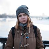 1. Juli 2017: Die minderjährige Anna stand mit ihrer Freundin Lilja auf der Krimbrücke in Moskau, ihre Münder waren mit Thesafilm mit der Aufschrift "Zensur" zugeklebt, in den Händen hielten sie leere Papierblätter. Mit der Aktion wollten die beiden Mädchen gegen das Dekret Putins protestieren, wonach während des Fußball-Konföderationen-Cups 2017 und der Weltmeisterschaft 2018 alle öffentlichen Veranstaltungen in den Austragungsstädten von der Administration genehmigt werden müssen. Anna und Lilja wurden festgenommen, aber die Beschuldigungen gegen sie wurden fallen gelassen, da sie noch minderjährig waren. 