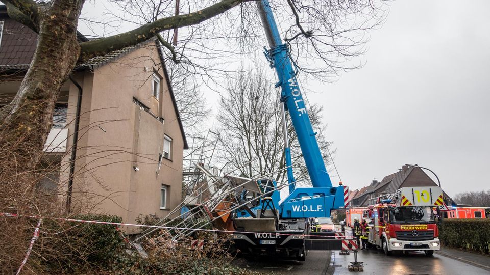Recklinghausen: Balkonplatte abgestürzt In Recklinghausen stürzte eine Balkonplatte ab