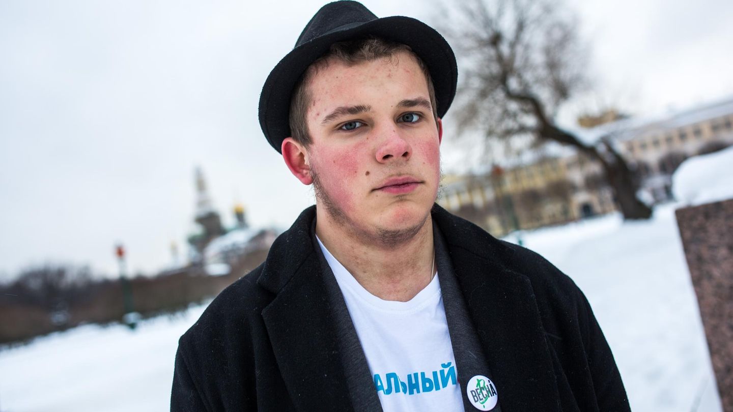 2. Februar 2018: Der FSB nahm den minderjährigen Grigorij Zhilenkow beim Verlassen seiner Wohnung fest. Fünf Tage zuvor hatte er an einer nicht genehmigten Protestaktion unter dem Motto "Boykott der Wähler" teilgenommen. Sein Fall wurde an die Kommission für Angelegenheiten von Minderjährigen übergeben.