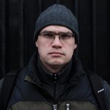 18. Juli 2013: Dmitrij Monachow wurde bei einer Aktion zur Unterstützung des Oppositionellen Alexej Nawalny festgenommen. Dabei schlugen die Beamten auf seinen Kopf und Körper ein, würgten ihn mit einem Schlagstock. Ärzte diagnostizierten später eine geschlossene Schädel-Hirn-Verletzung, Prellungen und Schrammen am Hals. bei der Anschließenden Untersuchung sagten die Polizisten aus, sie hätten Monachow bloß beruhigen wollen. Eine Anklage wurde nicht erhoben.