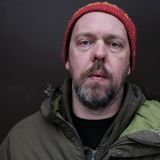 Juli 2006: Wladimir Slivjak ist Co-Vorsitzender der gemeinnützigen Organisation "Ecodefender". Kurz vor dem G8-Gipfel postierte er sich im Zentrum von Sankt Petersburg. In den Händen hielt er ein Plakat mit der Aufschrift "Keinen Import von Atommüll". Die Aktion war die kürzeste in der Geschichte der Organisation. nach wenigen Minuten wurde er festgenommen, kurze Zeit später jedoch wieder freigelassen.