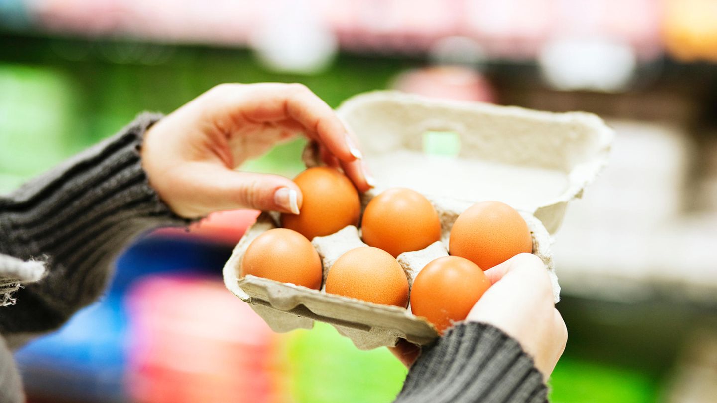 Einkaufen im Supermarkt: Warum Kassierer wirklich den Eierkarton öffnen – es ist nicht wegen möglicher Bruchstellen