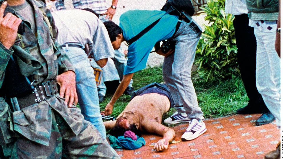Drogenboss: Am 2. Dezember 1993 wird Escobar bei einer Razzia erschossen – einen Tag nach seinem 44. Geburtstag Am 2. Dezember 1993 wird Escobar bei einer Razzia erschossen – einen Tag nach seinem 44. Geburtstag