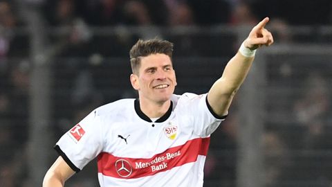 Mario Gomez machte gleich beide Tore für den VfB Stuttgart in Freiburg