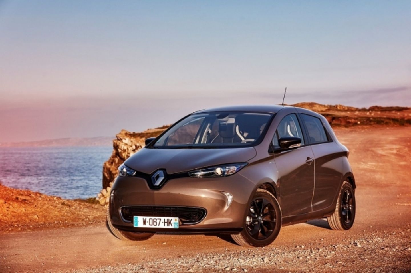 Eine ausreichende Infrastruktur an Ladestationen ist für das Gelingen der Elektromobilität notwendig (Bild: Renault Zoe Z.E. 40)