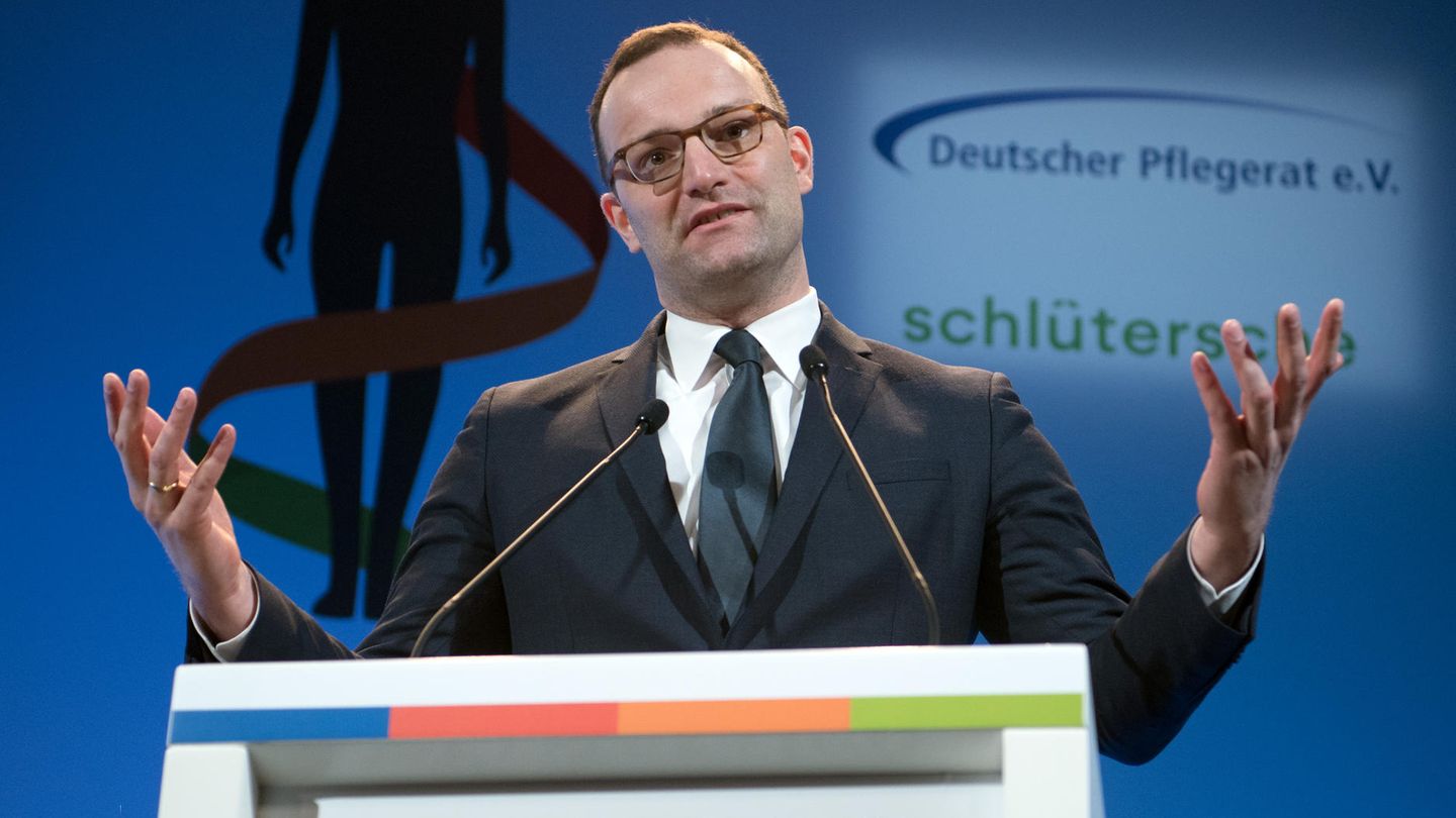 Jens Spahn spricht bei der Eröffnung des Deutschen Pflegetages