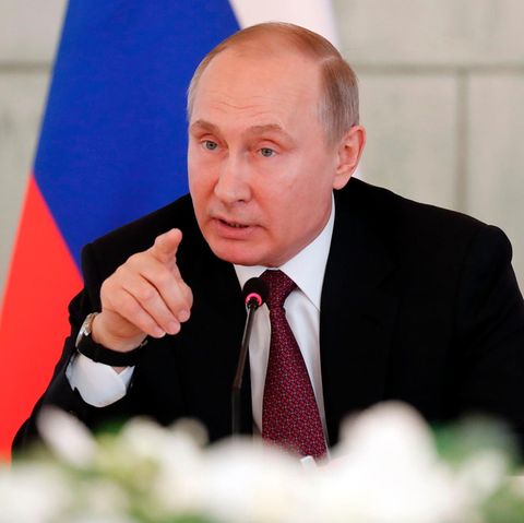 Waldimir Putin beim Besuch eines medizinischen Forschungszentrums