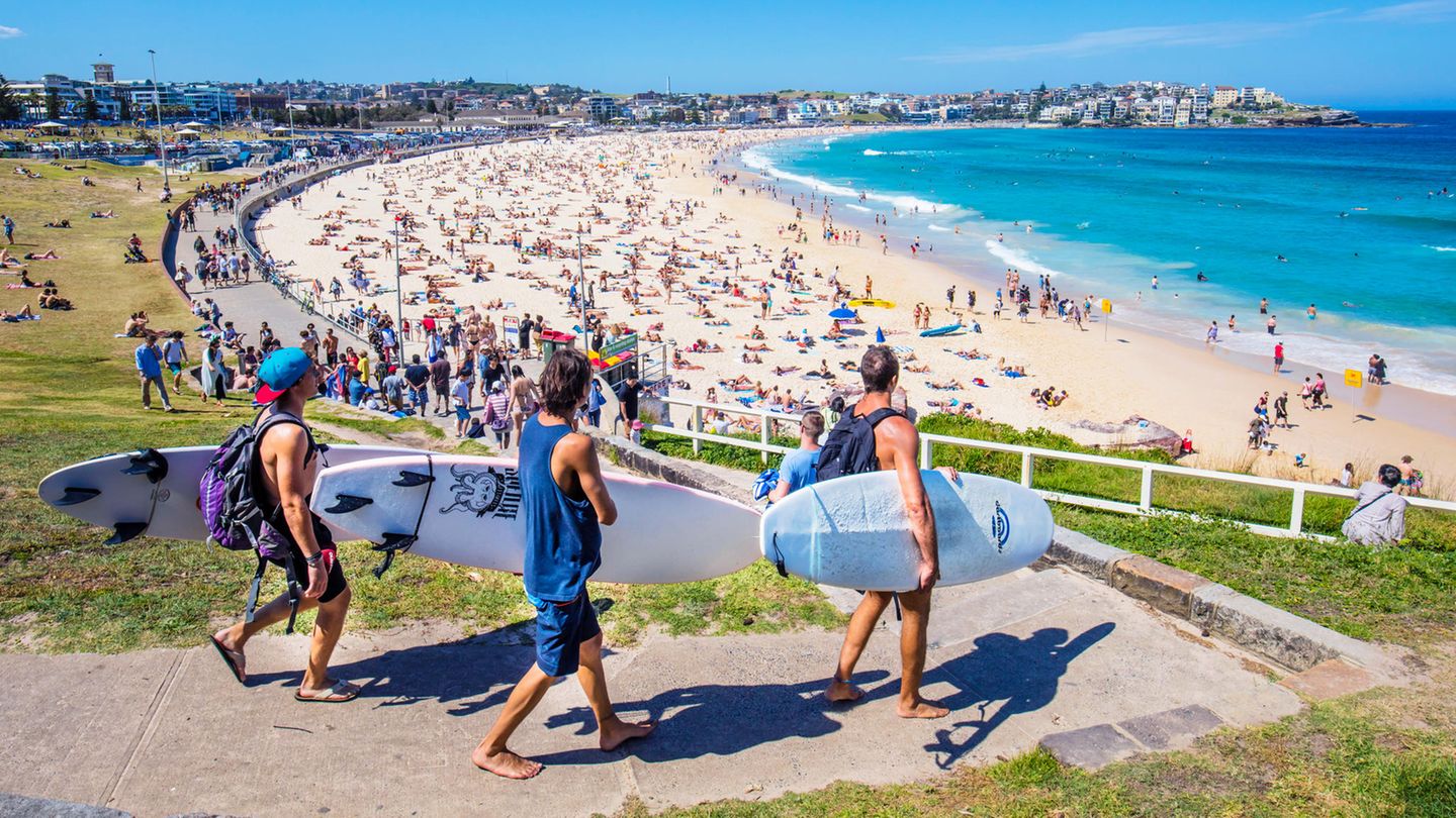 Platz 10: Es ist zwar nicht die Hauptstadt des fünften Kontinents, aber die größte Metropole: Sydney ist auch bei Touristen das Top-Ziel und als Ausgangspunkt für Reisen durch Australien beliebt - im Bild Bondi Beach vor den Toren der Stadt.