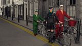 Kunst trifft Mode: "Bikes simplified" (2017) mit Model Iris Strubegger und dem Künstlerpaar Gilbert & George