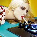 "Schöne Farben machen eine düstere Nachricht schmackhaft" – Caroline Trentini und ihr Spiel mit dem Feuer erschien 2008 unter dem Titel "Home Works #3"