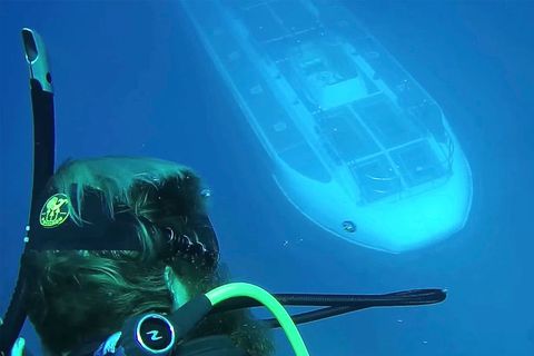 Unheimliche Begegnung: U-Boot nähert sich plötzlich Tauchern - und das ist kein Zufall