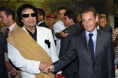 Nicolas Sarkozy im Juli 2007 in Libyens Hauptstadt Tripolis mit dem libyschen Machthaber Muammar al-Gaddafi