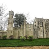 Neuschwanstein in Fernost: Diese Variante des Schlosses vom Bayernkönig Ludwig II. ist nicht nur im Maßstab deutlich verkleinert, sondern leidet auch kaum unter einem Besucheransturm wie das Original bei Füssen.