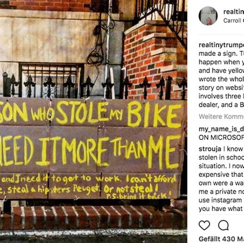 Das Plakat von Amanda Needham hängt an einem Zaun