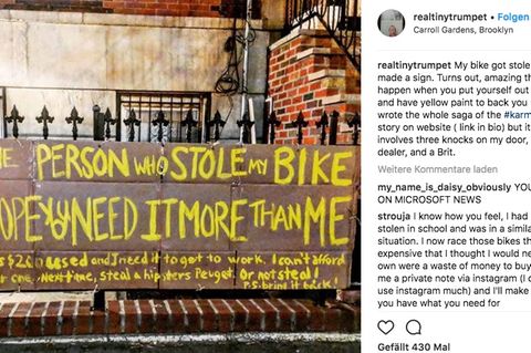 Das Plakat von Amanda Needham hängt an einem Zaun